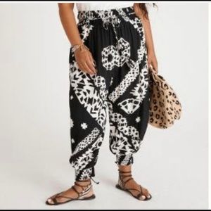 NWOT Anthropologie black & white batik print jogger pants size M